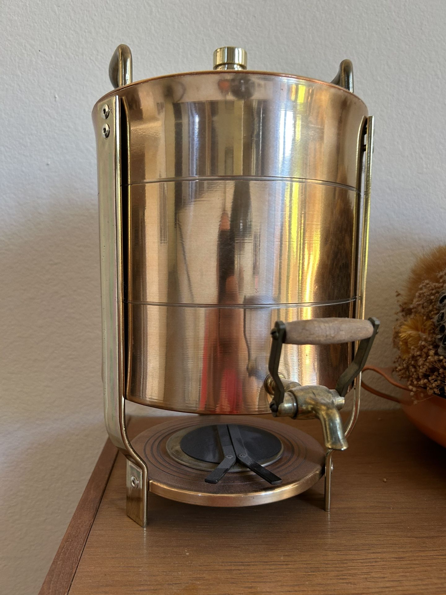 Brass/copper Hot Beverage Dispenser