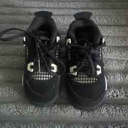 Jordan 4 Retro White Thunder Size 9c Toddler 