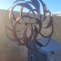 Metal Spinning Yard Ornament