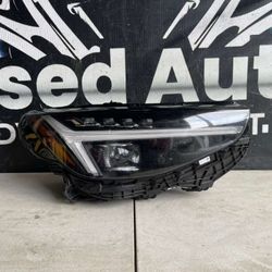 2023-2025 Volvo XC40 Right Passenger Headlight Oem