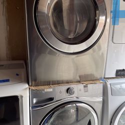 Whirlpool Washer & LG Electric Dryer 