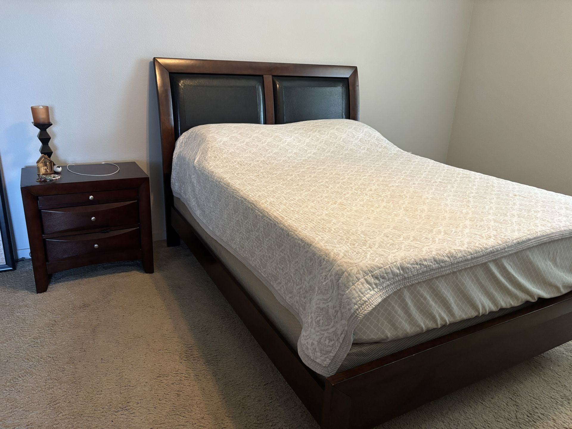 Queen bedroom set