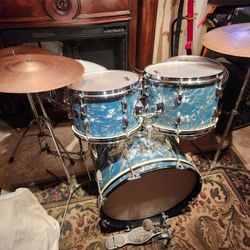 Vintage Sky Blue Pearl/Whitehall Drumset