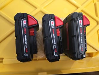 MILWAUKEE M18 3 BATTERIES 1.5AH NEW