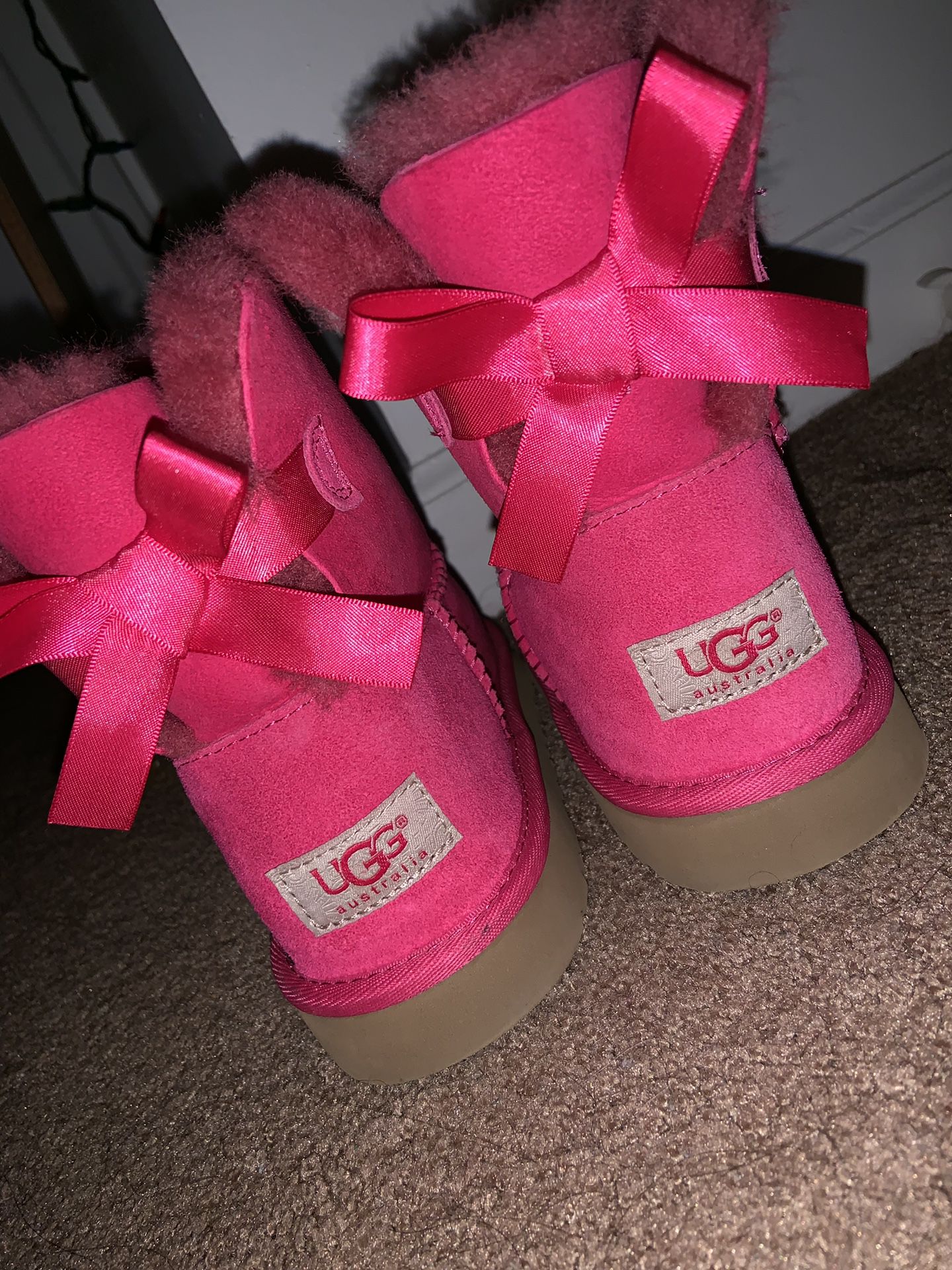 *BRAND NEW UGGS HOT PINK BAILEY BOW