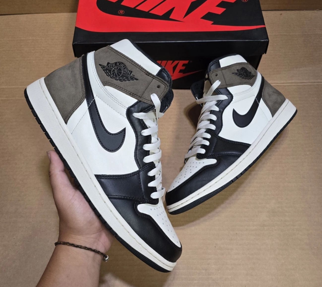 Jordan 1 Retro OG High Dark Mocha Size 10.5 OG ALL