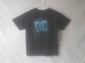 DC Shoes co. boys short sleeve graphic t-shirt size M