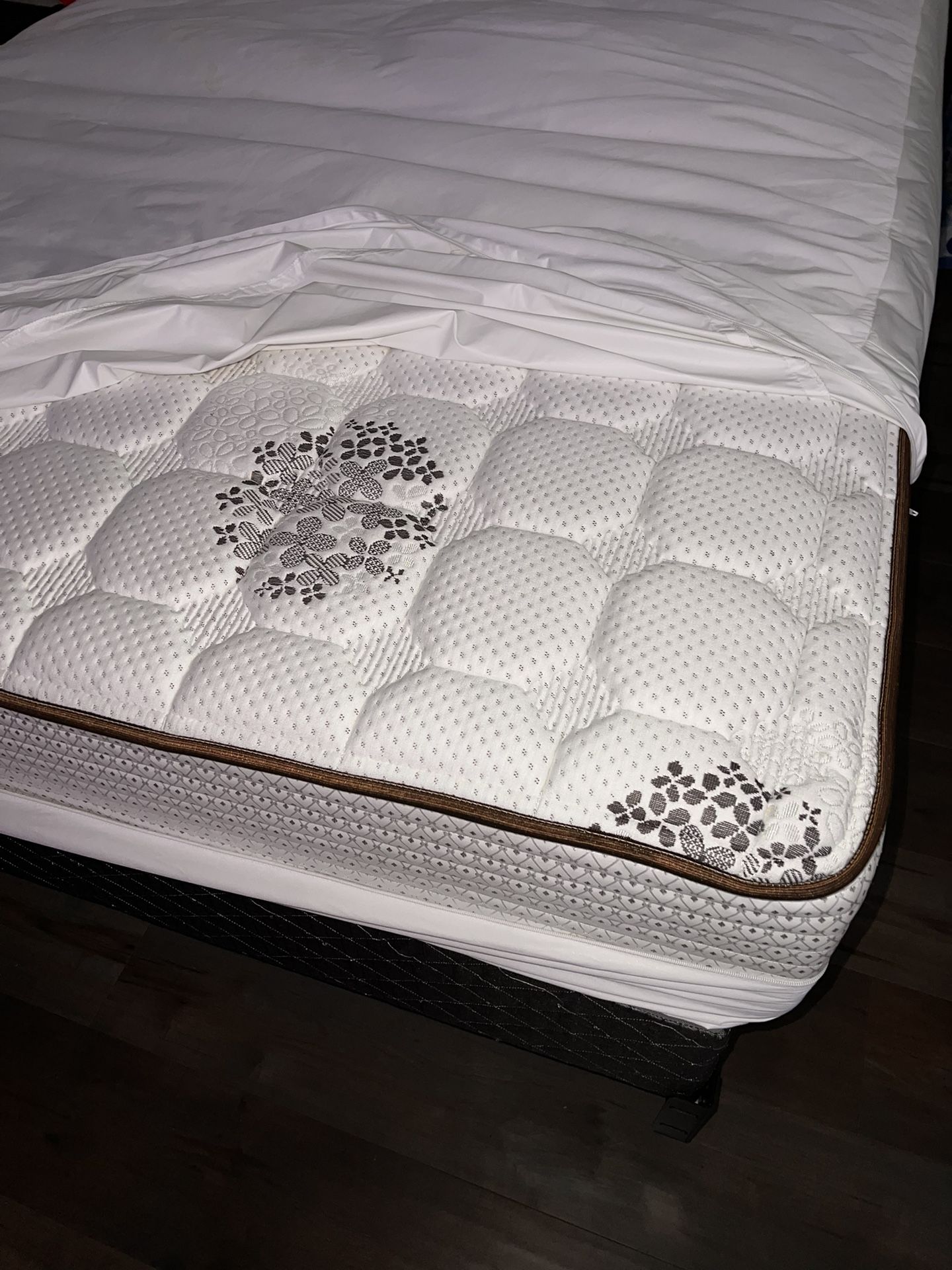Queen Size Bed And Matress