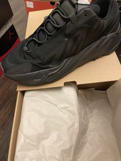 Yezzys 700