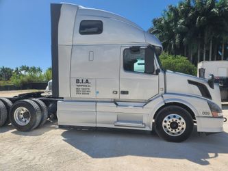Volvo 2014 trasmisión automática 12 velocidades motor con 700000 millas ac perfecto listo para trabajar