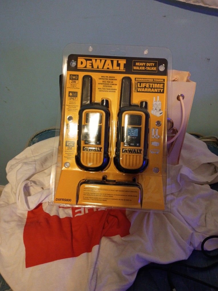 DeWalt Walky Talkys