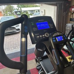 Life fitness E5 Elliptical 