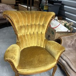 Antique Gold Velvet Chair. Soooooc Comfy!