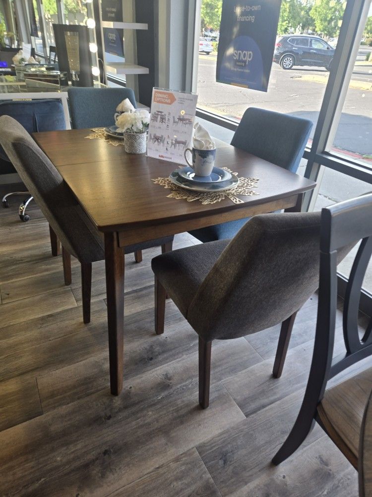 WOODEN TABLE WITH EXTENSION 4 CHAIRS 