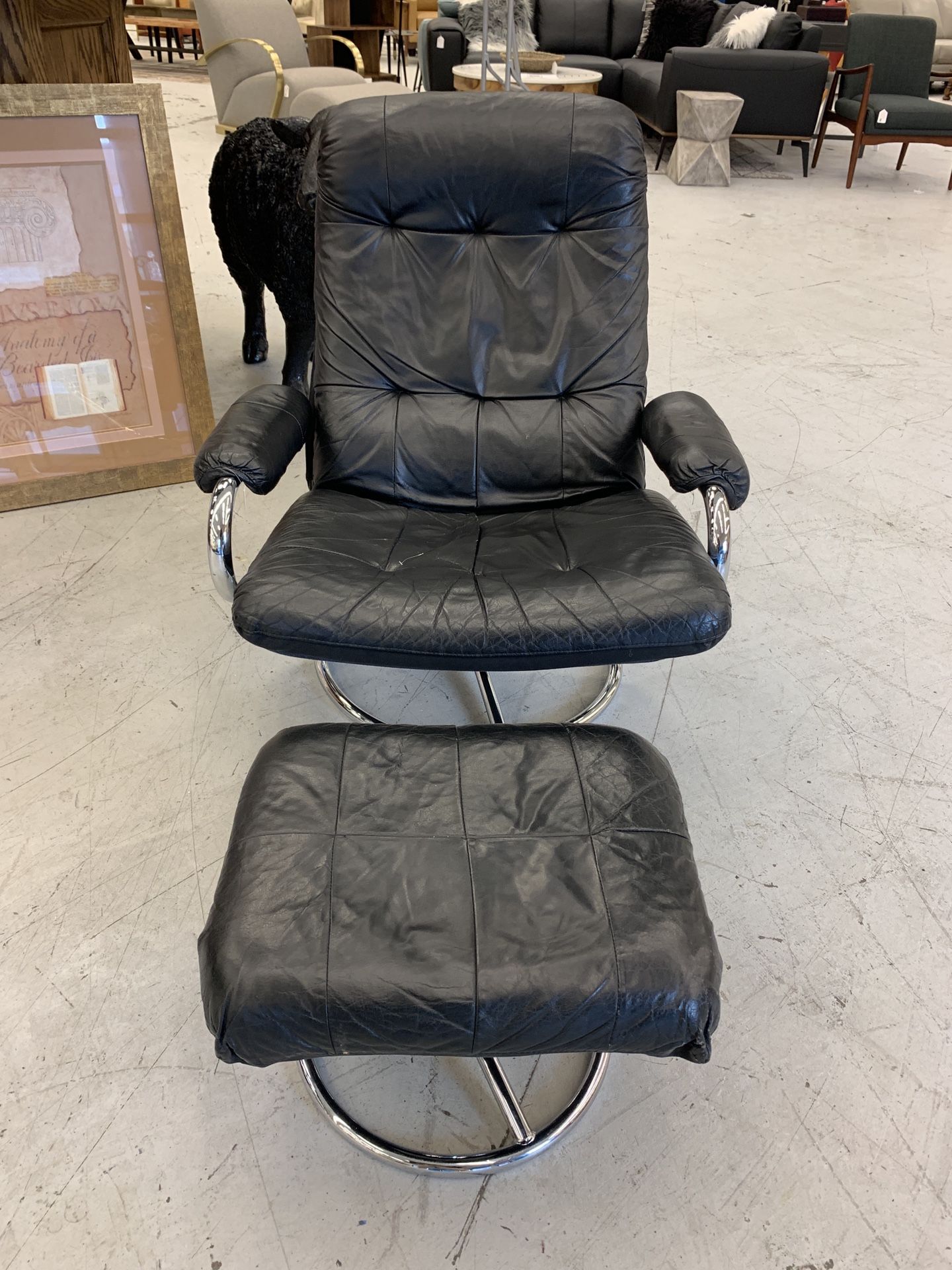 MC Black Leather Lounge Chair