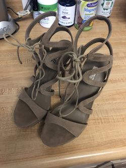 Guess- women’s heels