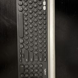 Logitech K780 Multi-Device Wireless Keyboard- Great Condition