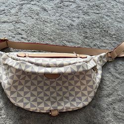 Whit /tan cross body