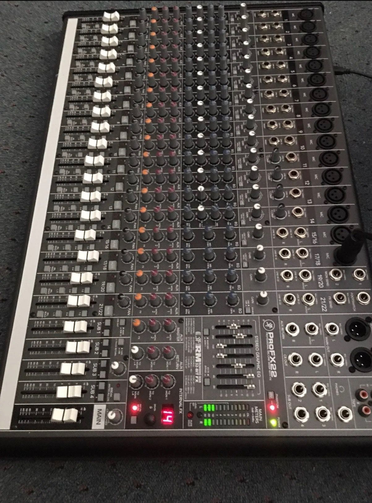 MACKIE PROFX22 MIXING BOARD. GREAT CONDITION!!!