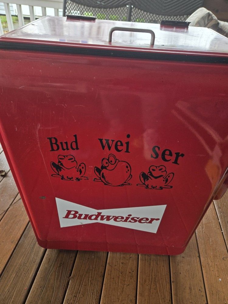 Vintage Budweiser Beer Cooler With The Iconic Bull Frogs
