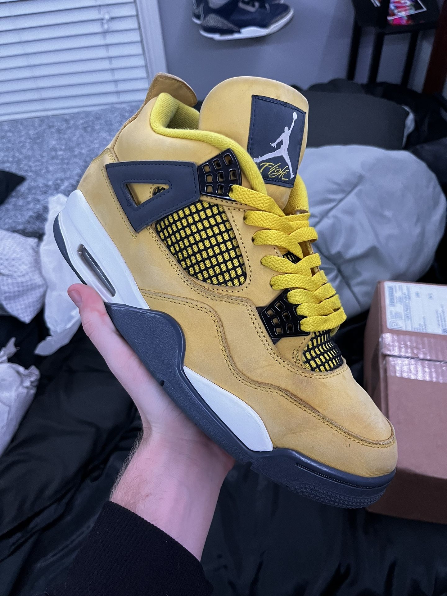 Jordan 4 - Lightning