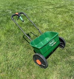 Scotts AccuGreen 3000 Fertilizer Spreader