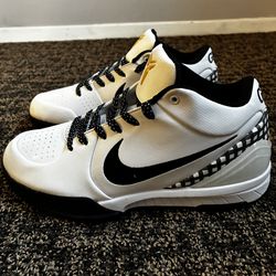 Kobe 4 Mambacita Sz 9.5 Men’s (DM FOR MEETUP🚗)