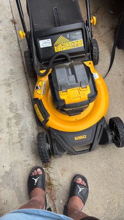 DeWalt lawnmower battery operated