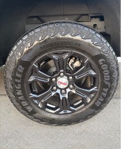 4 GMC Canyon Rims & Tires 18" ($560 obo)