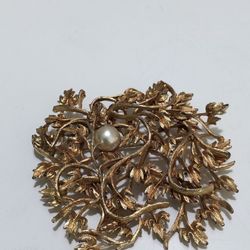 VINTAGE Large Filigree Hurricane Brooch Gold Tone Leaves Metal w/Pearl Center - 2.5"