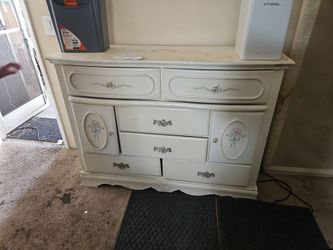 Vintage kids bed and  dresser
