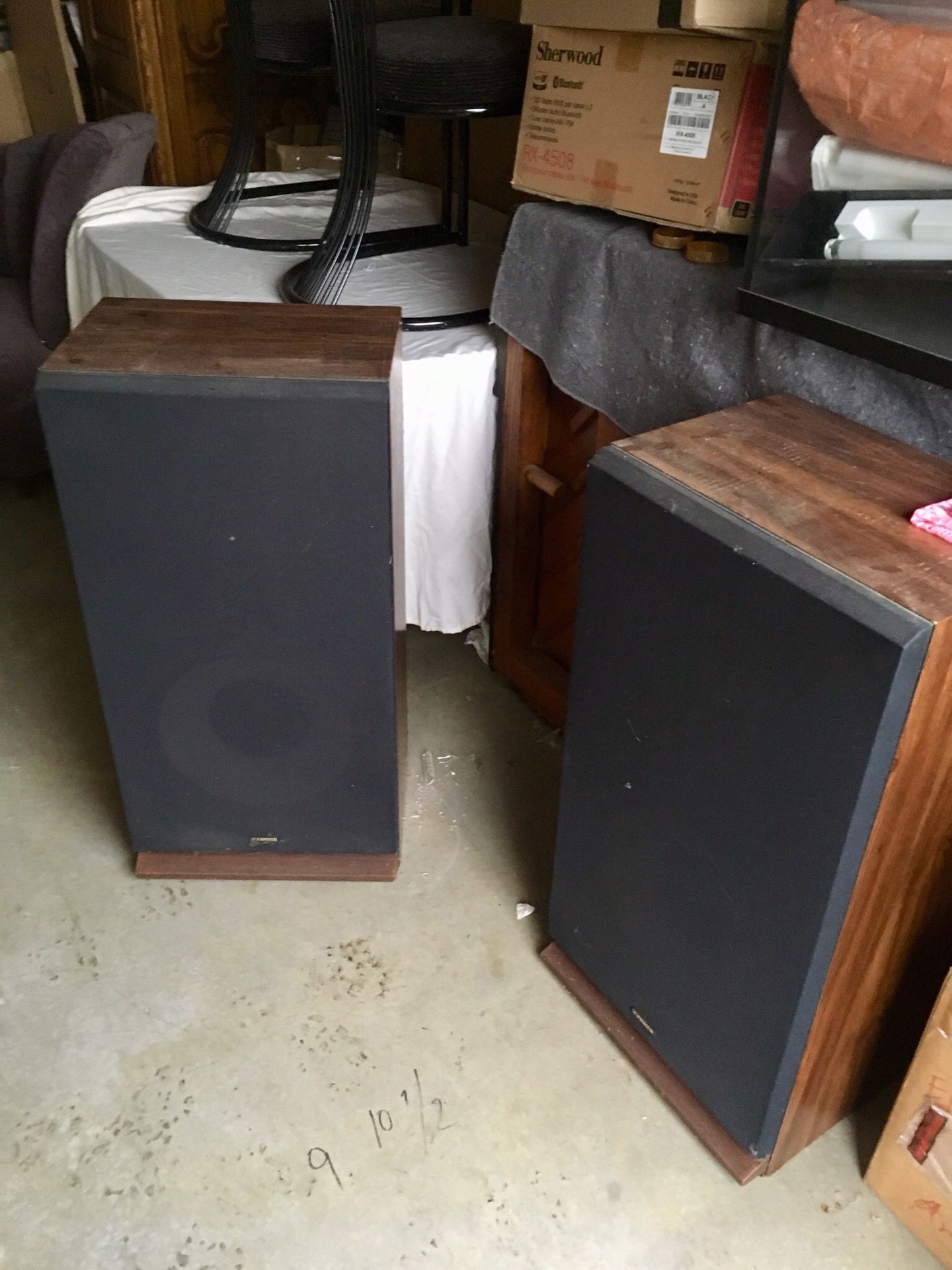 Fisher home stereo speakers