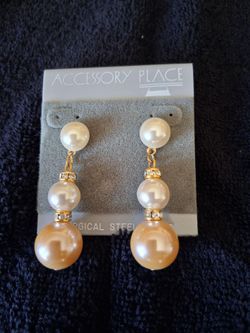 Earing for pierced ears never worn