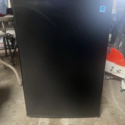 Danby Designer Mini Fridge 4.4 Cu Ft – Clean & Works Great”