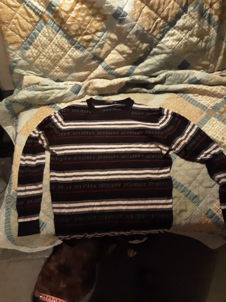 Burberry slim fit sweater. Large