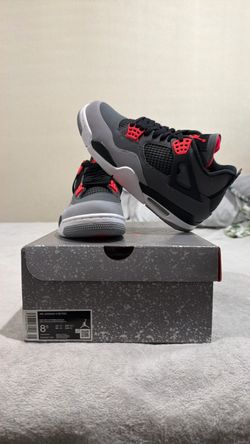Jordan 4 “Infrared” size 8.5 men