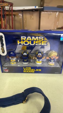 Rams statues