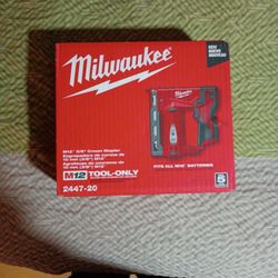 3/8 Inch Crown Stapler Milwaukee