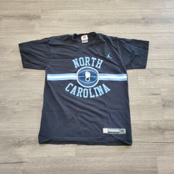 Vintage Nike North Carolina Tar Heels Basketball T Shirt Black Mens Medium 