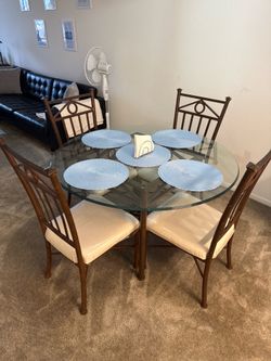 Dining Room Table & Chairs