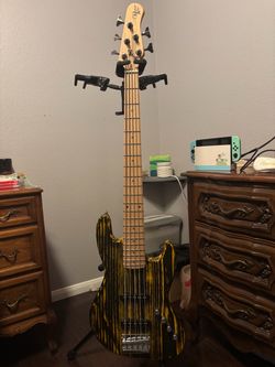 Michael Kelly 5 strings bass guitar