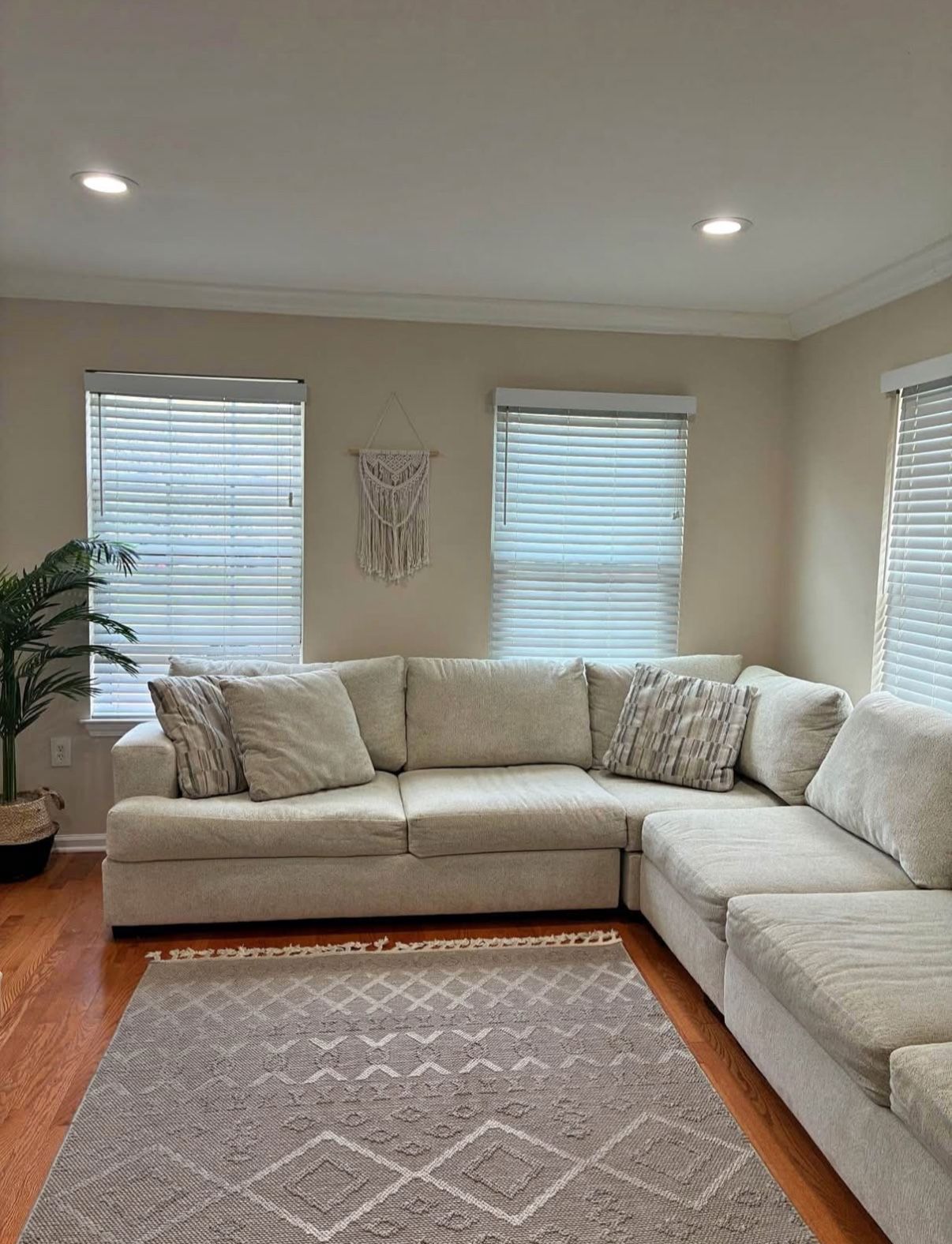 Raymour & Flanigan 6-Sections Sofa