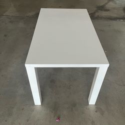 White lacquer dining table