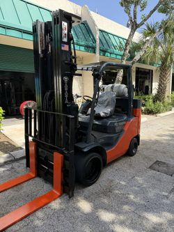 Toyota Forklift 10,000 LBS