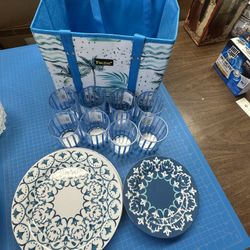 NEW VERY CUTE Melamine Dinner Set For 8 With Bag