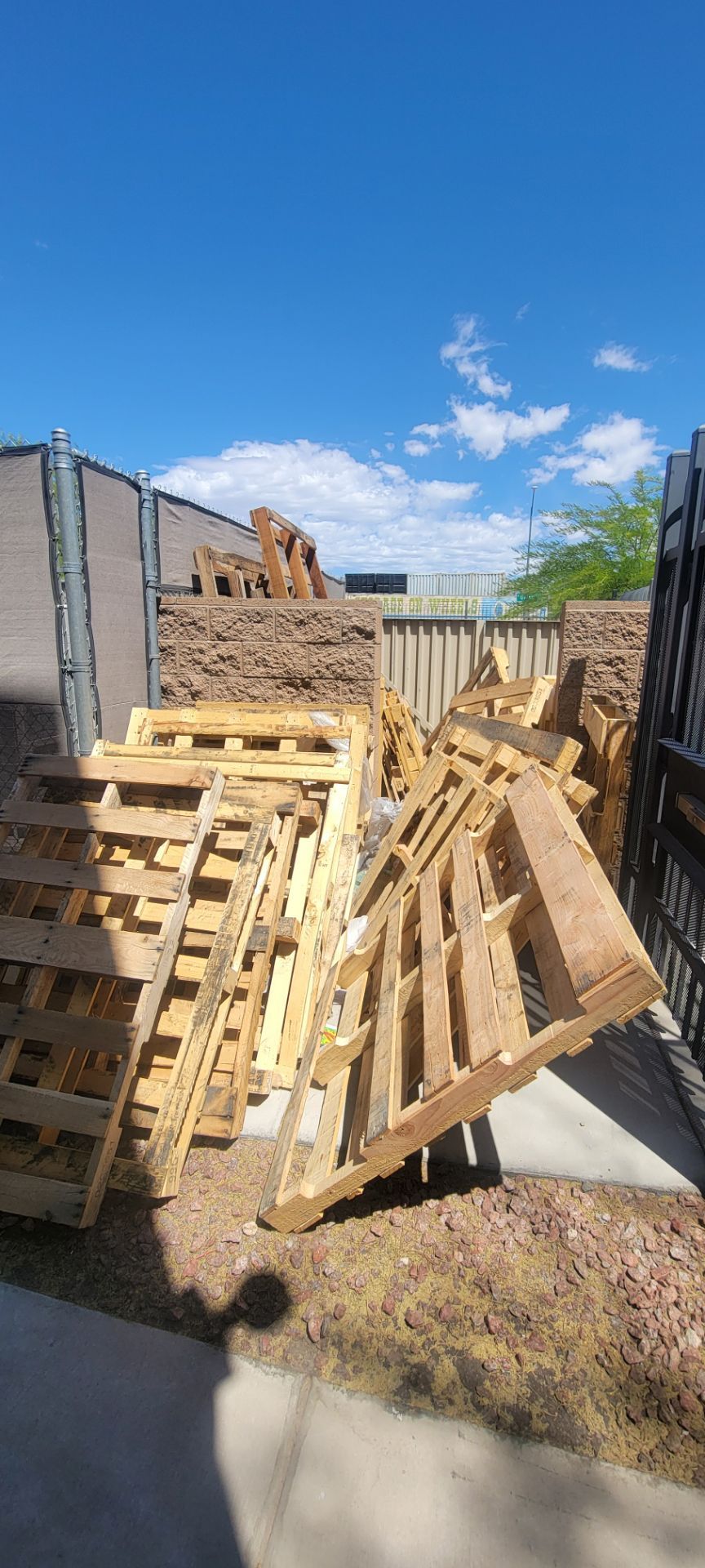 FREE WOOD PALLETS