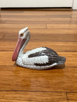 Wooden pelican statue 4x6 inches
