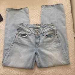 Levi super low light wash jean