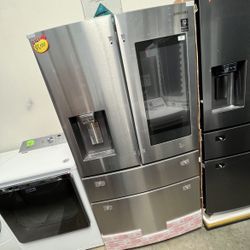 NEW SAMSUNG FAMILY HUB REFRIGERATOR