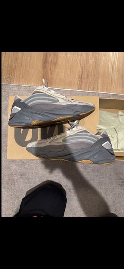 Yeezy 700 tephra size 10.5